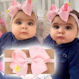 Bandeau élastique rose pour bébé avec grand nœud, perles et fleurs en tissu fait main
