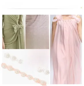 Gros plan de bandeaux en dentelle blanche et rose avec perles et motifs floraux