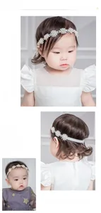 Détails du bandeau élastique pour bébé avec fleurs en dentelle et perles blanches