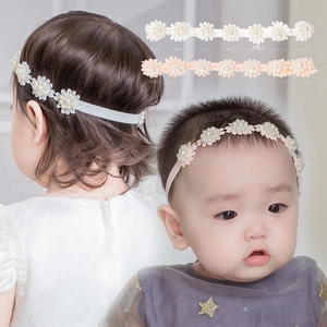 Bandeau élastique en dentelle pour bébé avec fleurs au crochet et perles nacrées