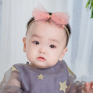 Bandeau couronne en tulle rose avec nœud et perles pour bébé de style princesse