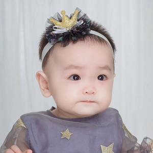 Bandeau élastique pour bébé avec couronne dorée pailletée et nœud en tulle gris