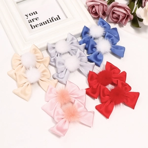 Barrettes nœuds en satin cinq couleurs avec pompons en fausse fourrure pour enfants