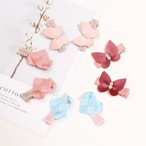 Horquillas con lazo rosa y azul con perlas y colgantes de corazón para niñas