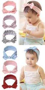 Détail de divers bandeaux pour bébé avec imprimés floraux, à pois et à motif léopard