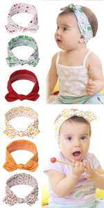 Détail de l'ensemble de bandeaux bébé en coton aux motifs cerise, citron et fleurs