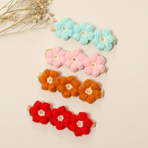 Diademas de flores tejidas a ganchillo para niñas con banda de nailon suave en cuatro colores
