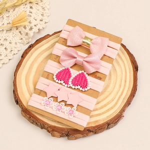 Vue détaillée d'un ensemble de 5 bandeaux pour bébé avec nœuds roses et broderies florales