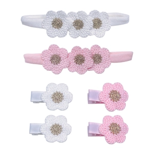 Coffret de 6 bandeaux et barrettes pour bébé avec fleurs au crochet roses et blanches