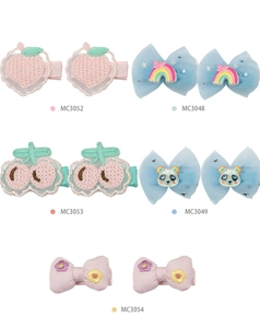 Catalogo dettagliato di cinque graziose mollette per capelli in maglia per bambine