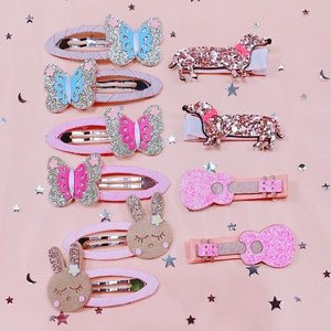 Detailset aus 10 glitzernden Haarspangen für Mädchen mit Schmetterlings und Hundemotiven