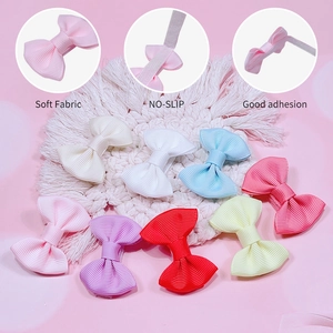 Détail du tissu côtelé doux et du support antidérapant des nœuds pour cheveux de bébé