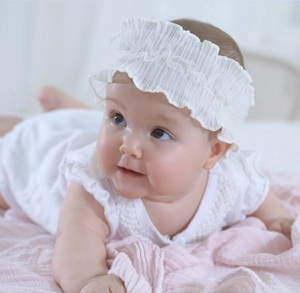 Bandeau bébé en dentelle blanche avec mesh à volants pour séance photo de petite princesse