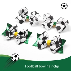 Lot de quatre barrettes nœuds papillon football avec paillettes et motifs sportifs