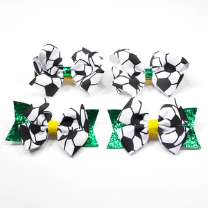 Lot de quatre barrettes nœuds football faites main avec paillettes vertes et motifs