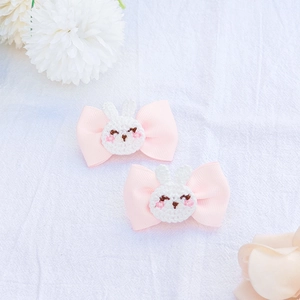 Détails de pinces à cheveux lapin de Pâques tricotées roses avec charmes crochetés