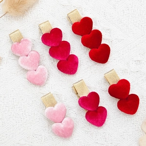 Drei Haarspangen aus Samtherzen für Mädchen in Rot und Rosa mit goldenem Glitzerband
