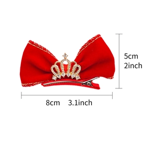 Pince à cheveux noeud en velours rouge avec couronne dorée et mesures de taille