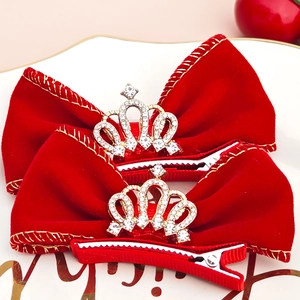 Paire de barrettes à cheveux en velours rouge avec couronne en strass pour coiffure festive