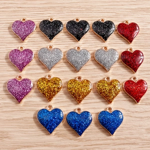 Détails de pendentifs cœurs colorés en résine pailletée et alliage pour bijoux DIY