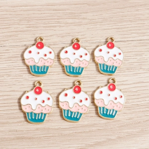 Set de 6 dijes de cupcake de esmalte con cereza para accesorios de joyería DIY creativos