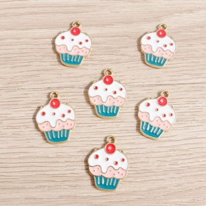 Colgantes de Aleación de Esmalte de Cupcake Dijes de Simulación de Comida Dulce Para Collar Pulsera Llavero Fabricación de Joyas DIY Multicolor