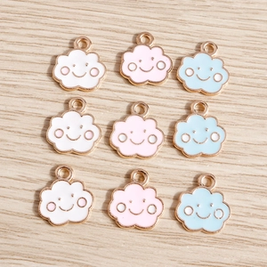 Set di 9 ciondoli a nuvola sorridente in smalto per gioielli fai da te rosa bianco blu