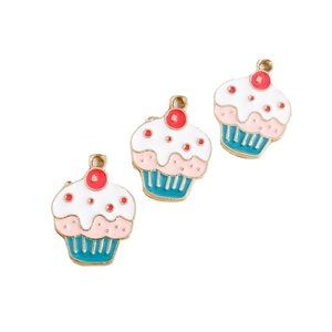 Tres dijes de cupcake de esmalte con base dorada para joyas DIY y colgantes para móviles