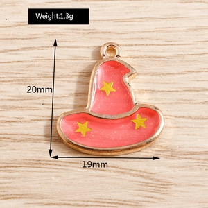 Pink wizard hat pendant with yellow stars and golden trim, 20mm height detail