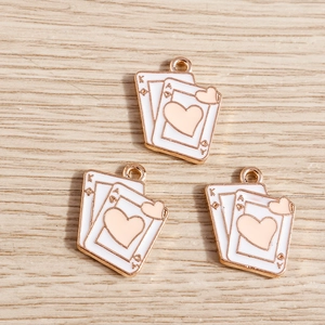 Set di 3 ciondoli carte da poker in lega con cuore e smalto rosa per gioielli fai-da-te