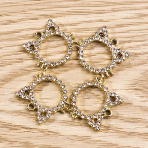 Gouden kattenkop hangers met glinsterende strass steentjes voor DIY sieraden maken