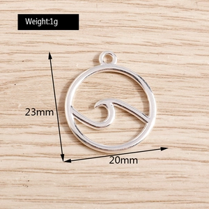 Detailed size chart showing 23x20mm wave circle pendant dimensions on wood background