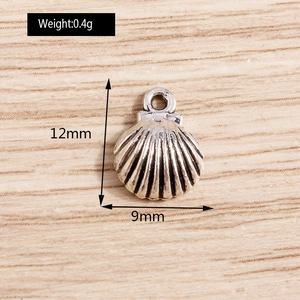 Vue détaillée des pendentifs coquillage argenté de 12mm et 0,4g pour la création de bijoux