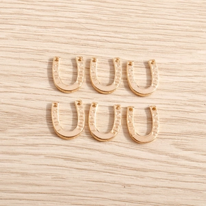 Goudkleurige hoefijzerhangers met 'GOOD LUCK' gravering voor DIY-sieraden maken