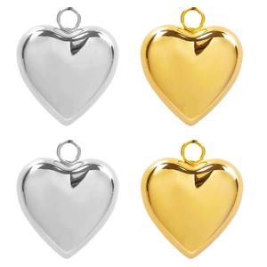 Gepolijste hartvormige roestvrijstalen hangers in goud en zilver met metalen ringen