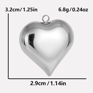 Gepolijst roestvrijstalen hart hanger afmetingen met 3,2 cm breedte en 6,8 g gewicht detail