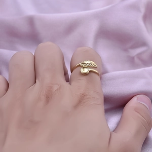 French style 304 stainless steel leaf ring with 18K gold plating and adjustable band