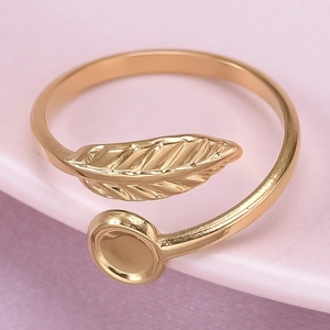 Adjustable 18K gold-plated 304 stainless steel ring with elegant leaf and round bezel design