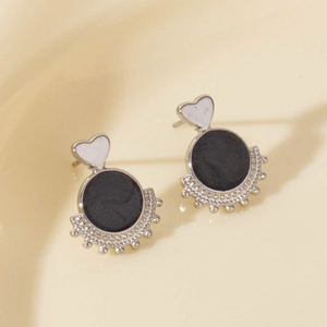 Exaggerated 304 stainless steel heart and black round stud earrings for women