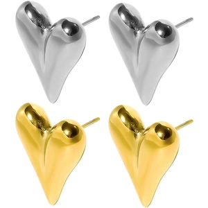 Ohrstecker aus 304 Edelstahl in Herzform Set in Gold und Silber auf weißem Hintergrund