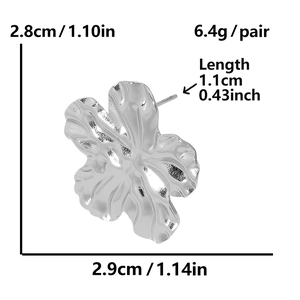 Dimensioni dettagliate degli orecchini a foglia d'argento, misura 2,8cm e peso di 6,4g