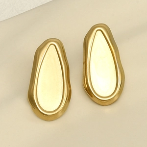 Detail of 304 stainless steel geometric gold earrings with irregular organic liquid shape