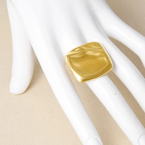 Adjustable 304 stainless steel ring with a matte gold irregular square design on a hand model