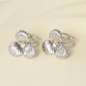 Detailed close-up of 304 stainless steel adjustable clover rings with shell texture