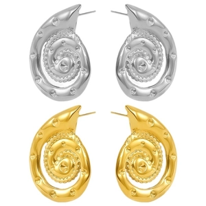 Orecchini a perno conchiglia in acciaio 304 oro e argento su sfondo bianco puro
