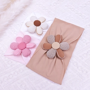 Trois bandeaux extensibles pour bébé avec grandes fleurs à six pétales et bouton central
