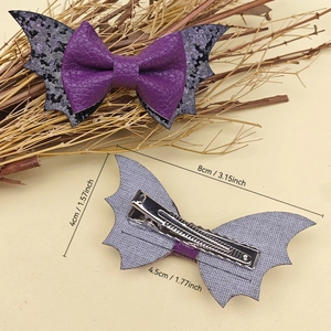 Vue détaillée des pinces à cheveux ailes de chauve-souris pailletées violettes et clip