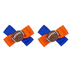 Details von blau-orangen Haarklammern mit Schleife und glitzerndem Football-Dekor