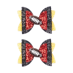 Détail de nœuds pailletés football avec motif de football américain miniature rouge et or