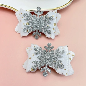Details der glitzernden Schneeflocken-Haarschleifen für Mädchen aus weißem Stoff